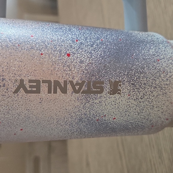 Stanley Quencher Tumbler with Handle - Picture 2 of 8